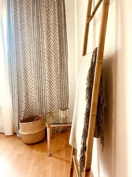 Gemuetliche Wohnung Mit Balkon In Schoenefeld