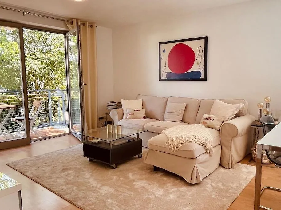 Apartment Gemuetliche Wohnung Mit Balkon In Schoenefeld