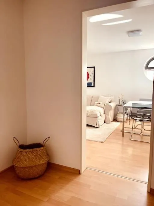 Apartment Gemuetliche Wohnung Mit Balkon In Schoenefeld