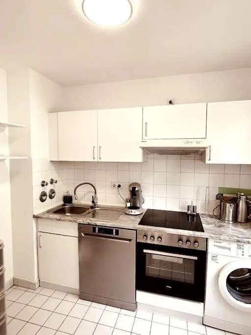 Gemuetliche Wohnung Mit Balkon In Schoenefeld Germany