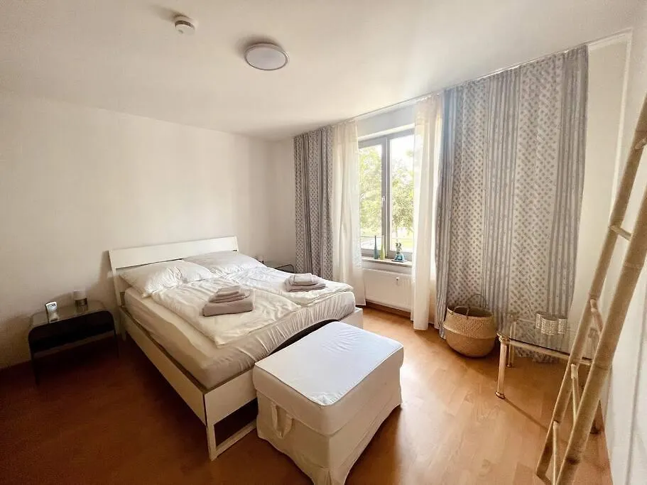 Gemuetliche Wohnung Mit Balkon In Schoenefeld 0*,