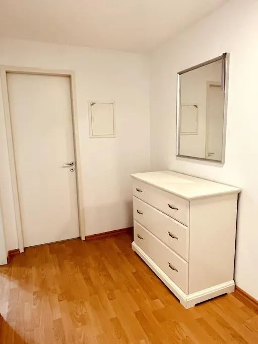 Gemuetliche Wohnung Mit Balkon In Schoenefeld Apartment
