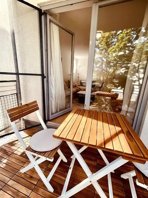 Gemuetliche Wohnung Mit Balkon In Schoenefeld